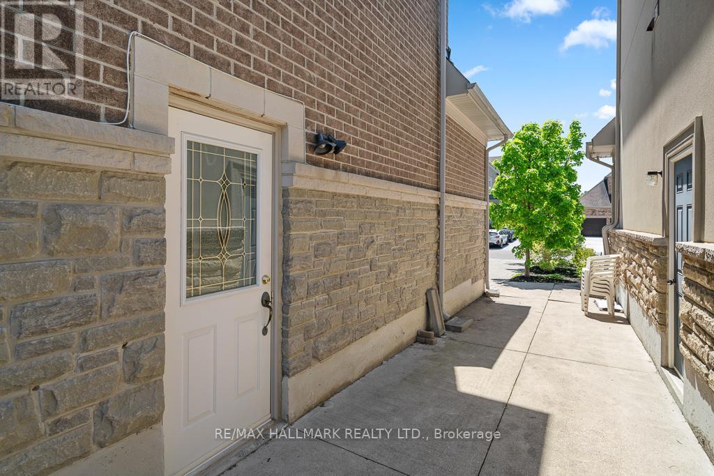 321 GRAND VELLORE CRESCENT - 48