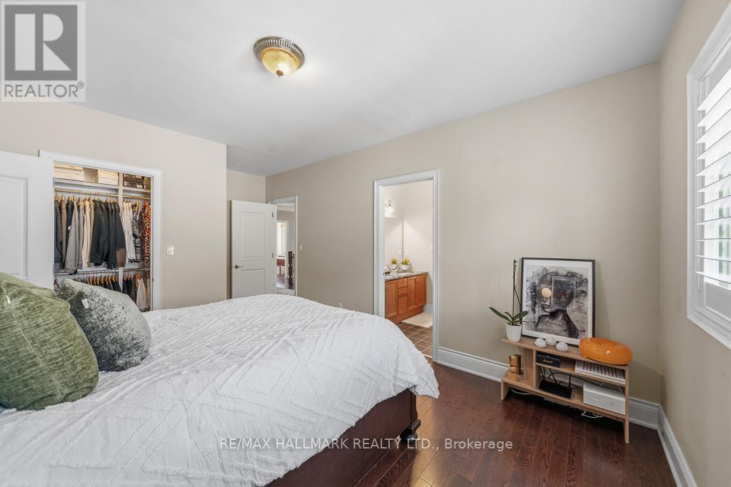 321 GRAND VELLORE CRESCENT - 34