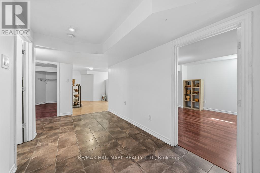 321 GRAND VELLORE CRESCENT - 37