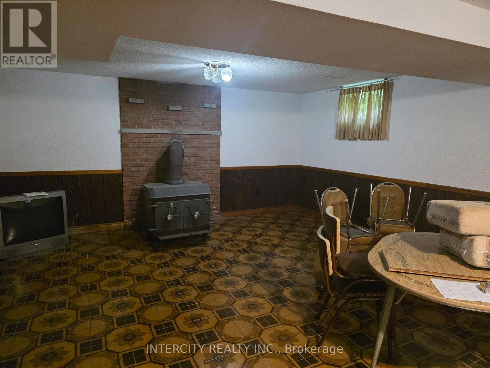 7030 DARCEL AVENUE - 12