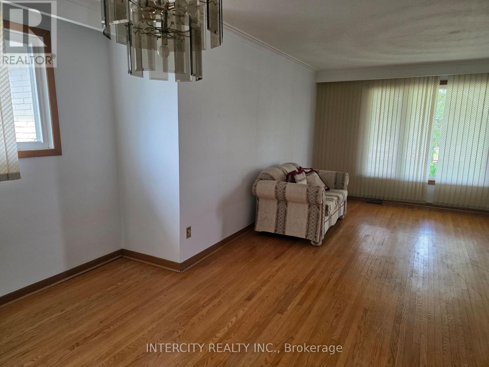 7030 DARCEL AVENUE - 10