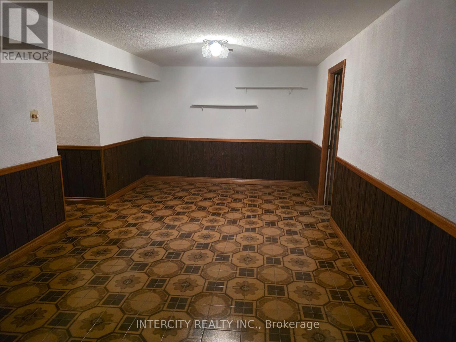 7030 DARCEL AVENUE - 16
