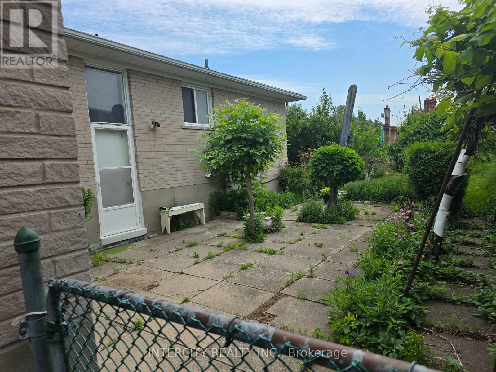 7030 DARCEL AVENUE - 21