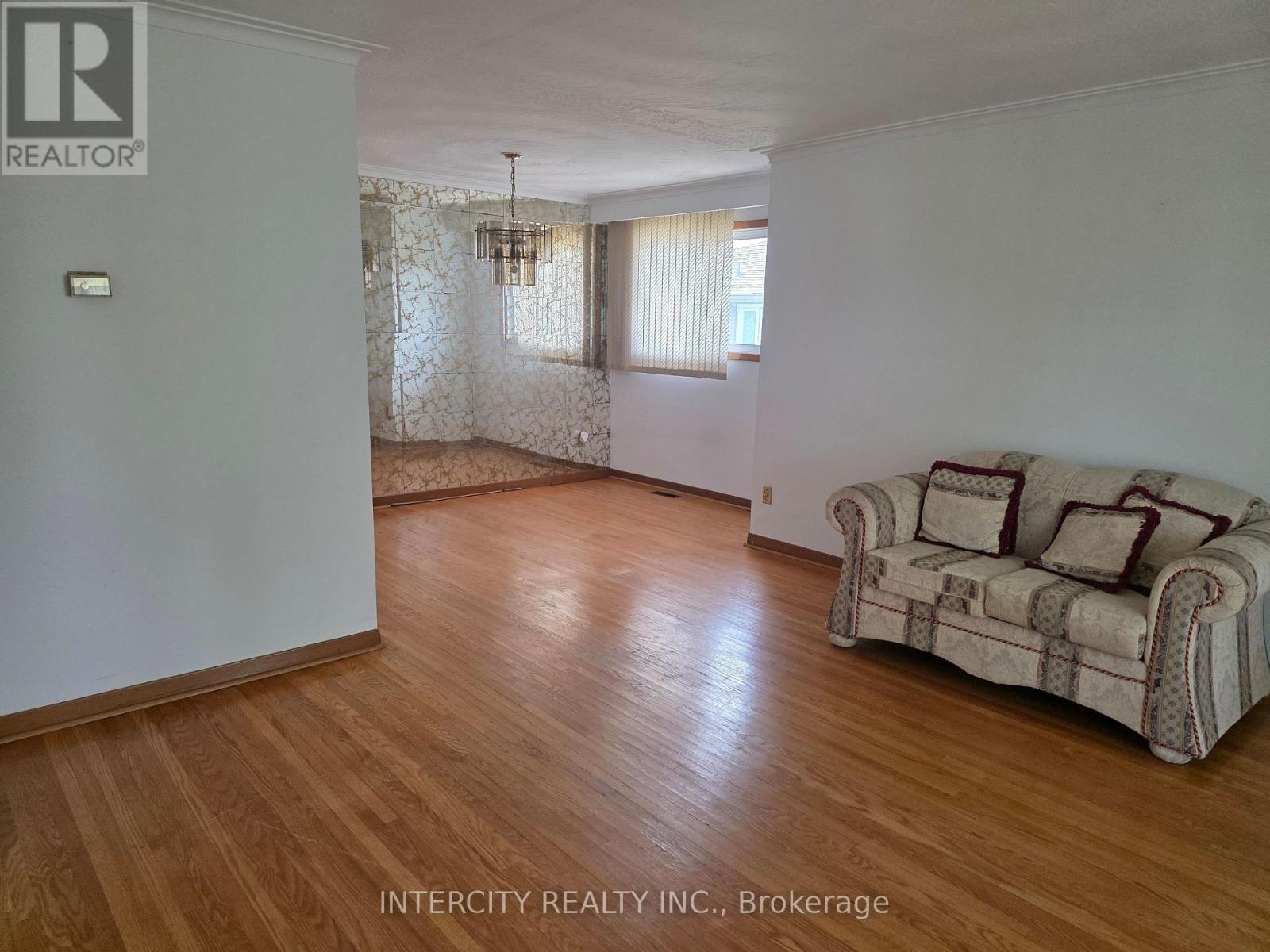 7030 DARCEL AVENUE - 9