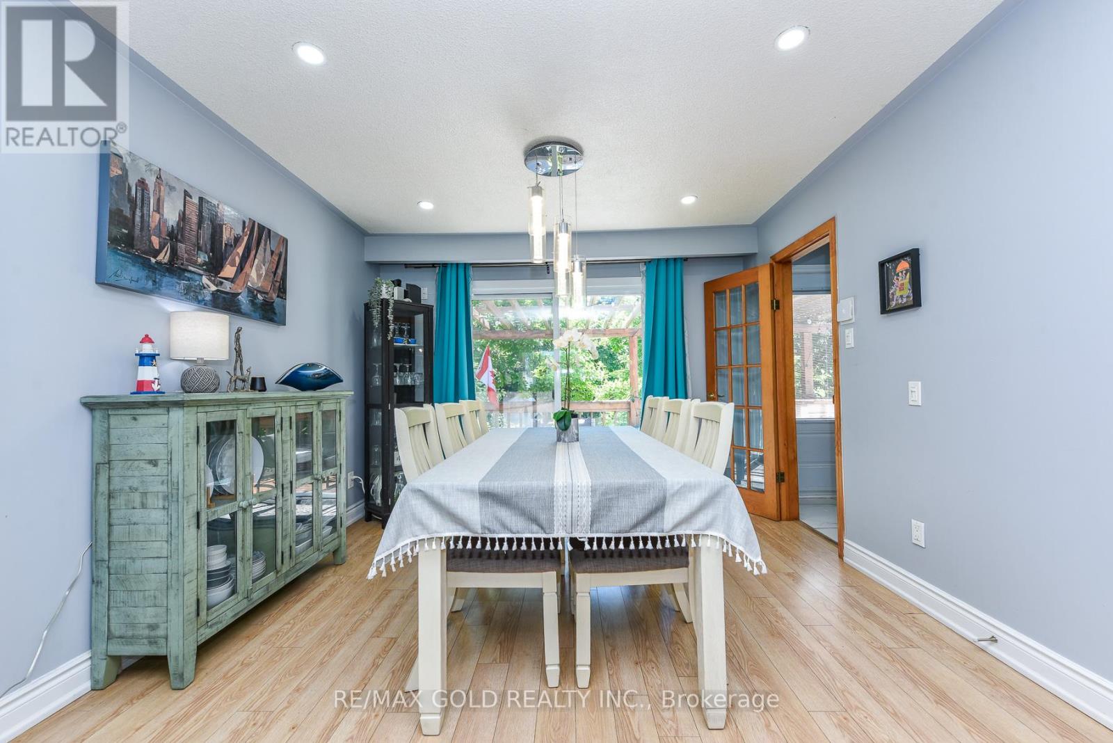 18 DRURY CRESCENT - 17