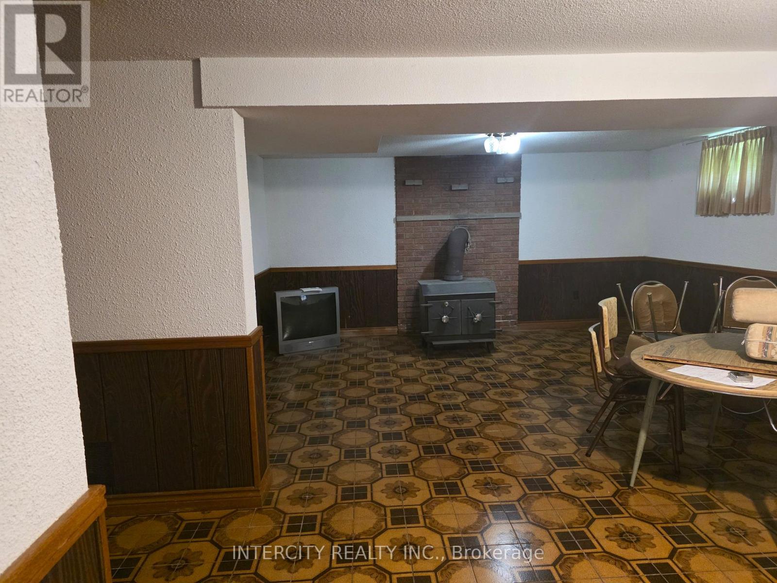 7030 DARCEL AVENUE - 13