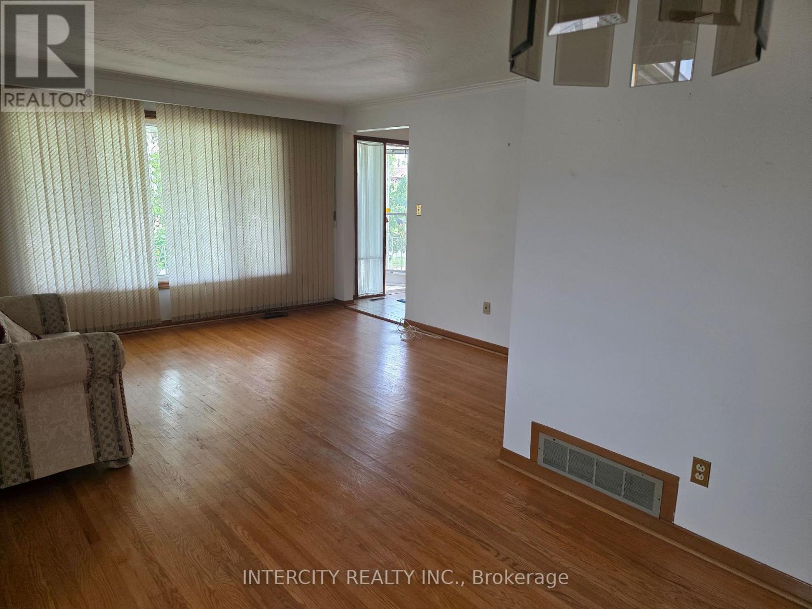 7030 DARCEL AVENUE - 11