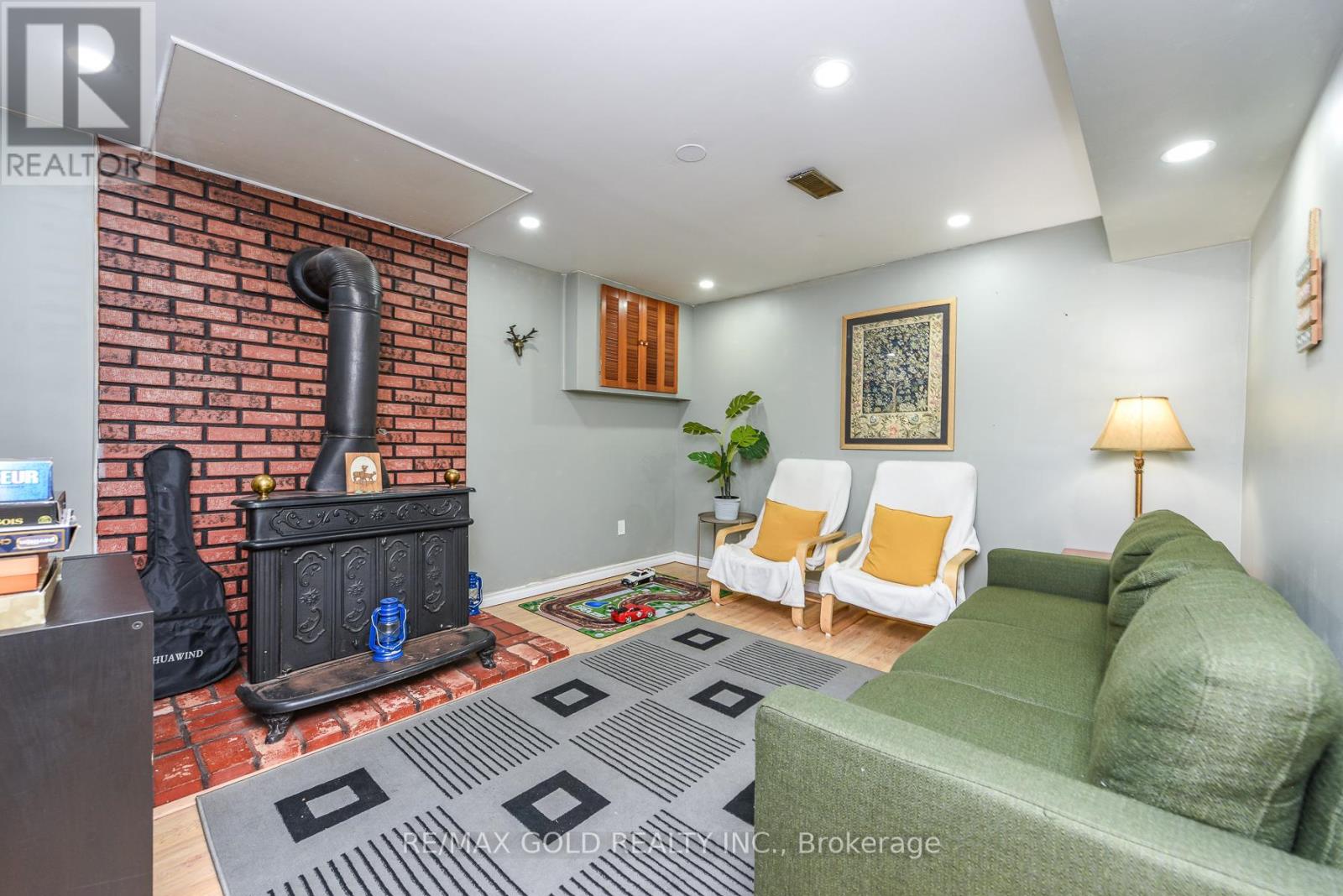 18 DRURY CRESCENT - 35