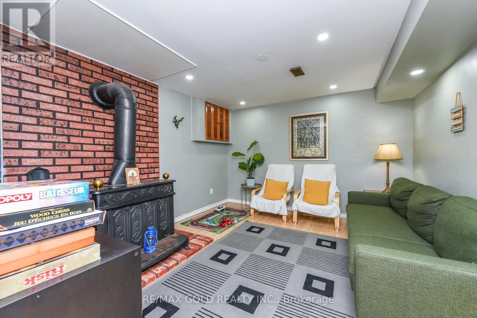18 DRURY CRESCENT - 37