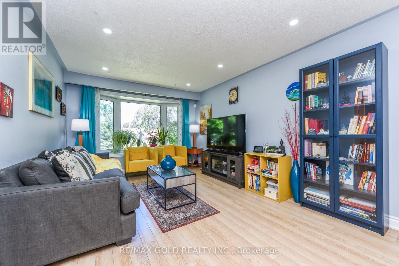 18 DRURY CRESCENT - 13