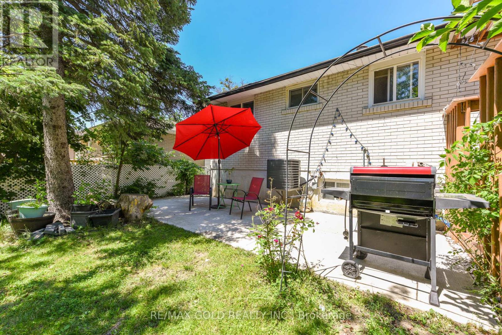 18 DRURY CRESCENT - 43