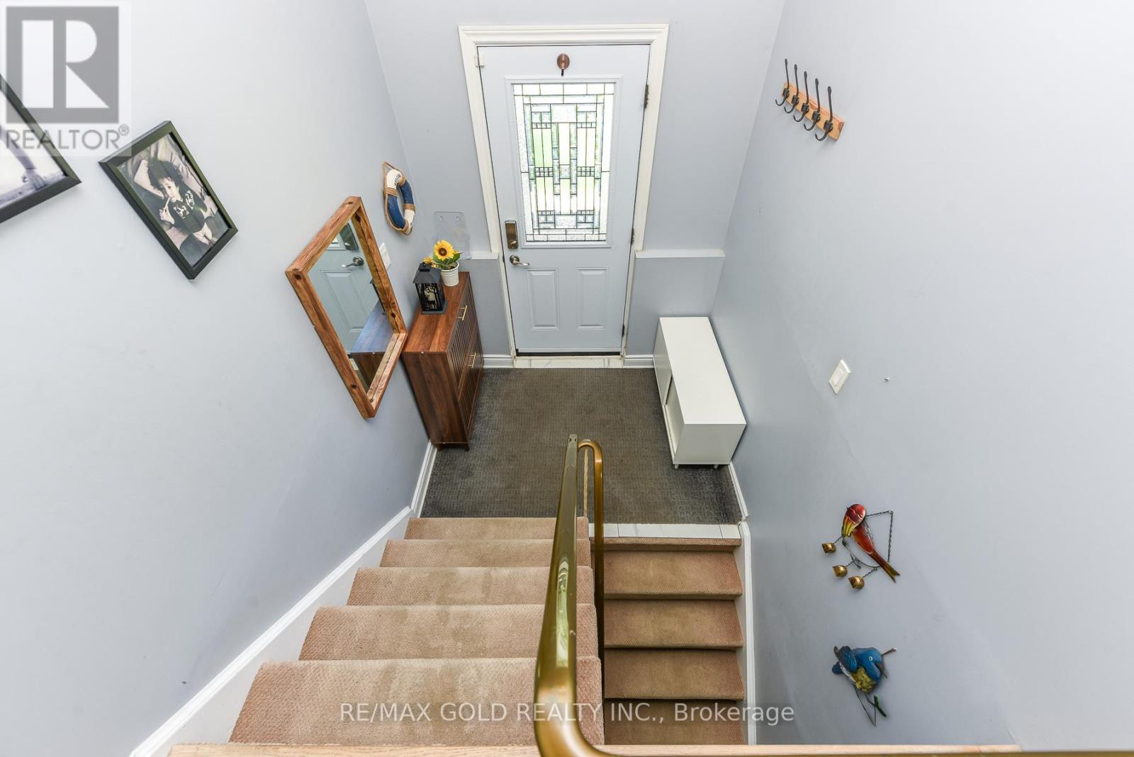 18 DRURY CRESCENT - 8