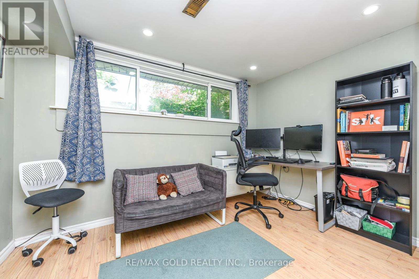 18 DRURY CRESCENT - 38
