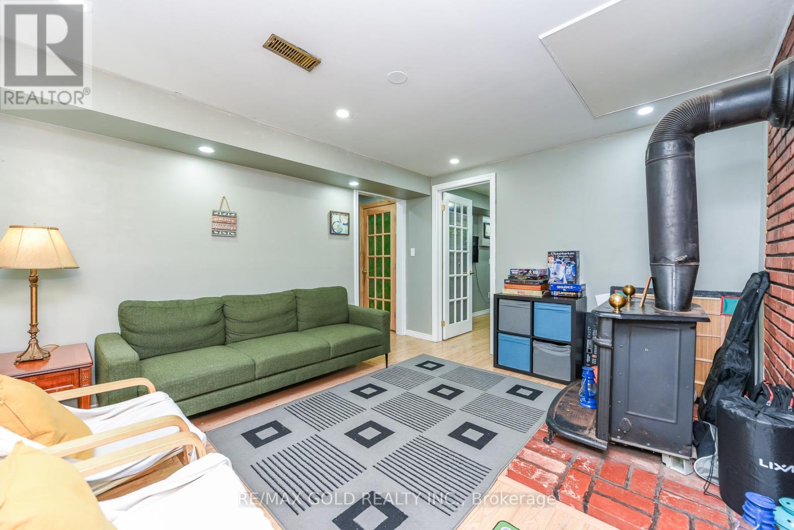 18 DRURY CRESCENT - 36