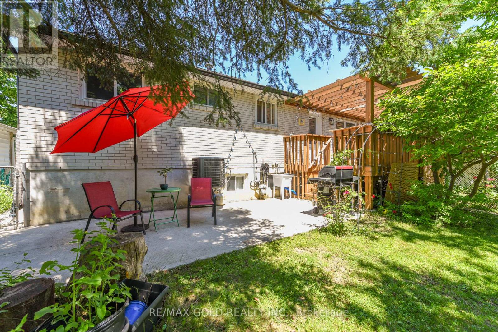 18 DRURY CRESCENT - 44