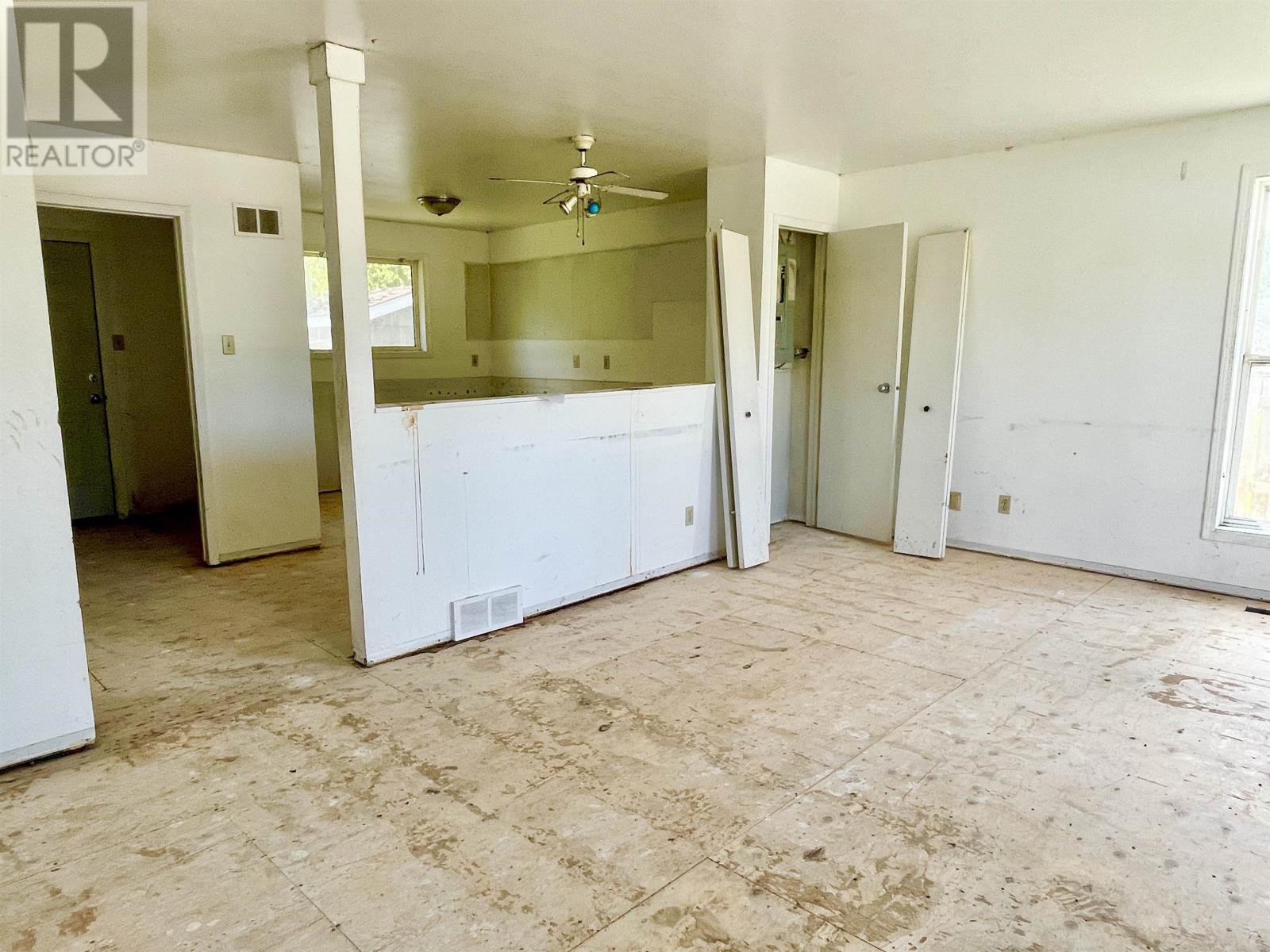 29 Bay ST - 13
