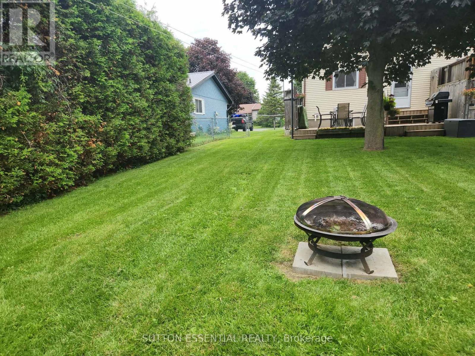 5128 MEADOWLAND DRIVE - 32