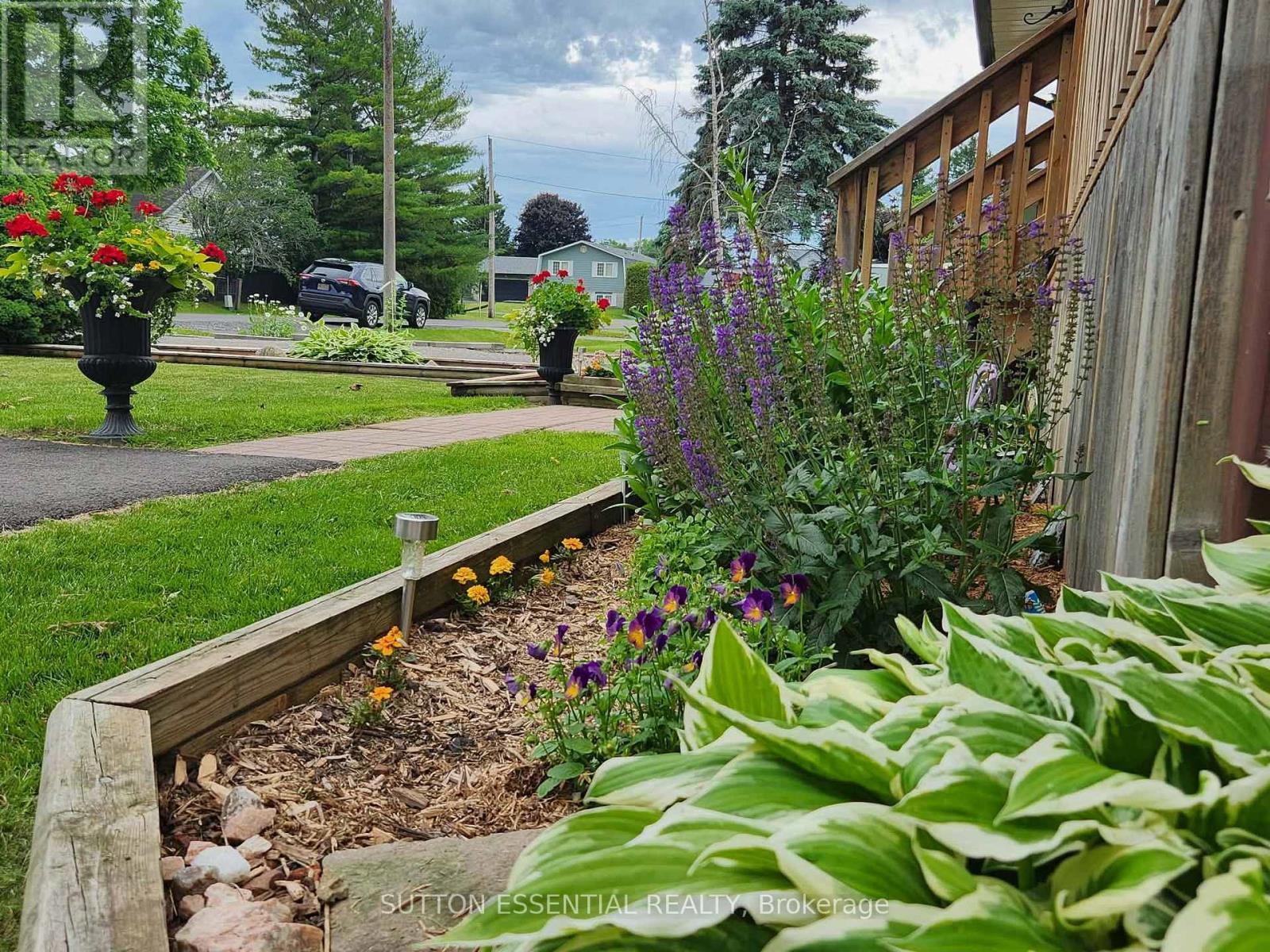 5128 MEADOWLAND DRIVE - 35