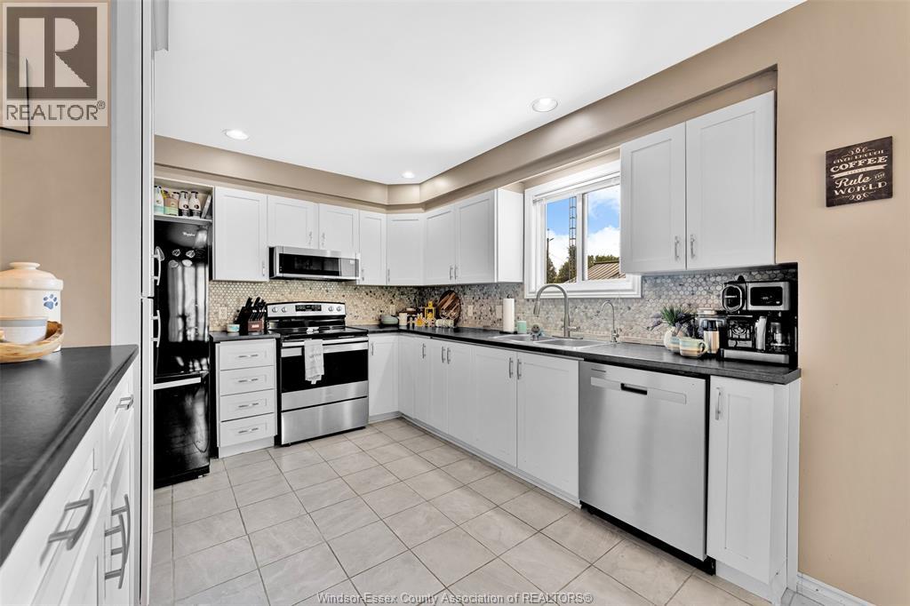 114 GLOUCESTER DRIVE - 13