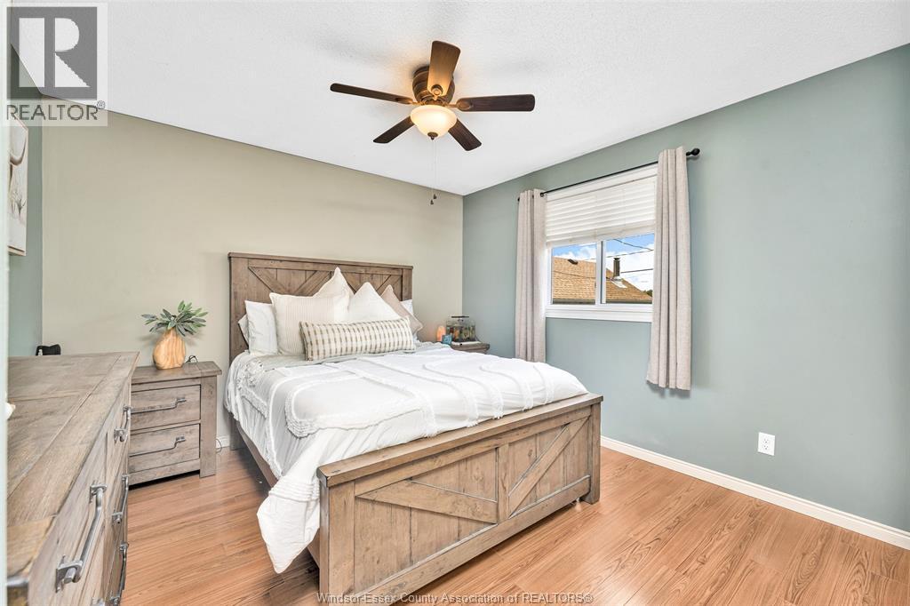114 GLOUCESTER DRIVE - 17