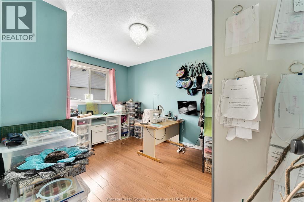 114 GLOUCESTER DRIVE - 18