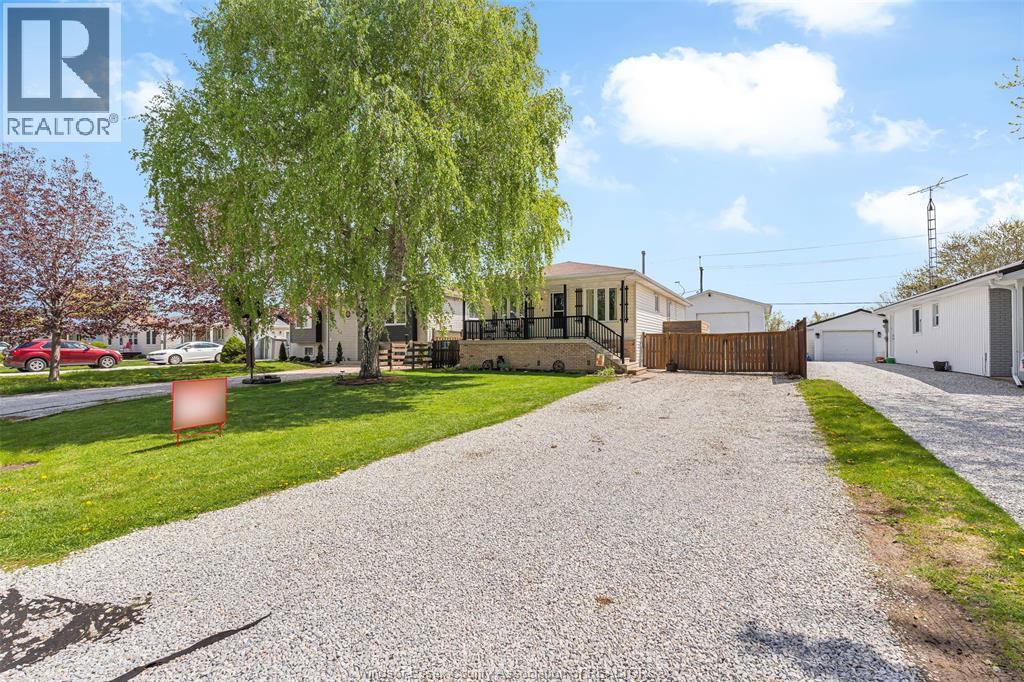 114 GLOUCESTER DRIVE - 2
