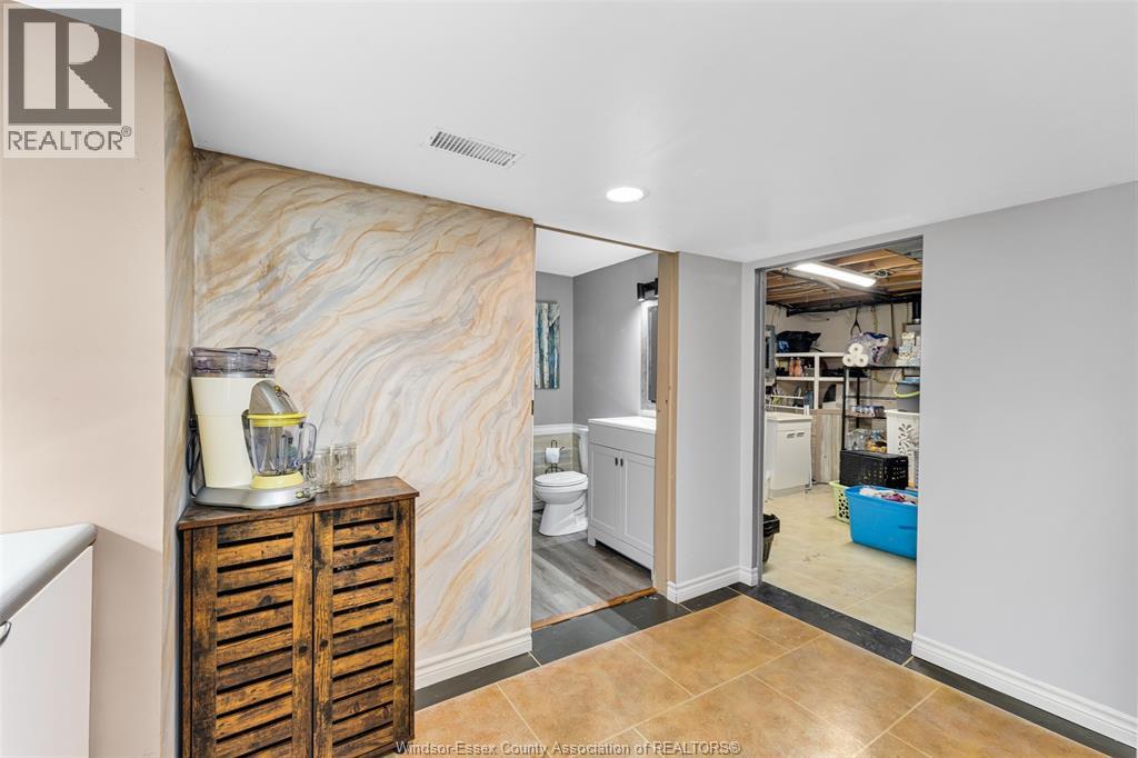 114 GLOUCESTER DRIVE - 22