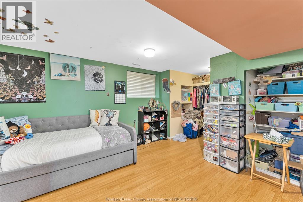 114 GLOUCESTER DRIVE - 27