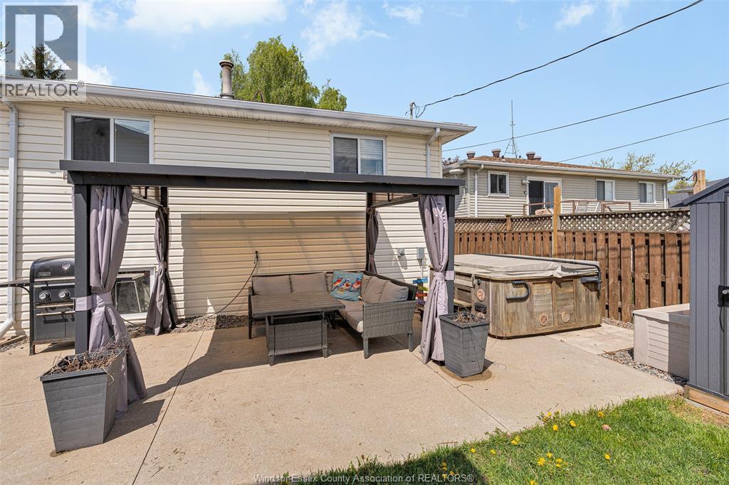 114 GLOUCESTER DRIVE - 32