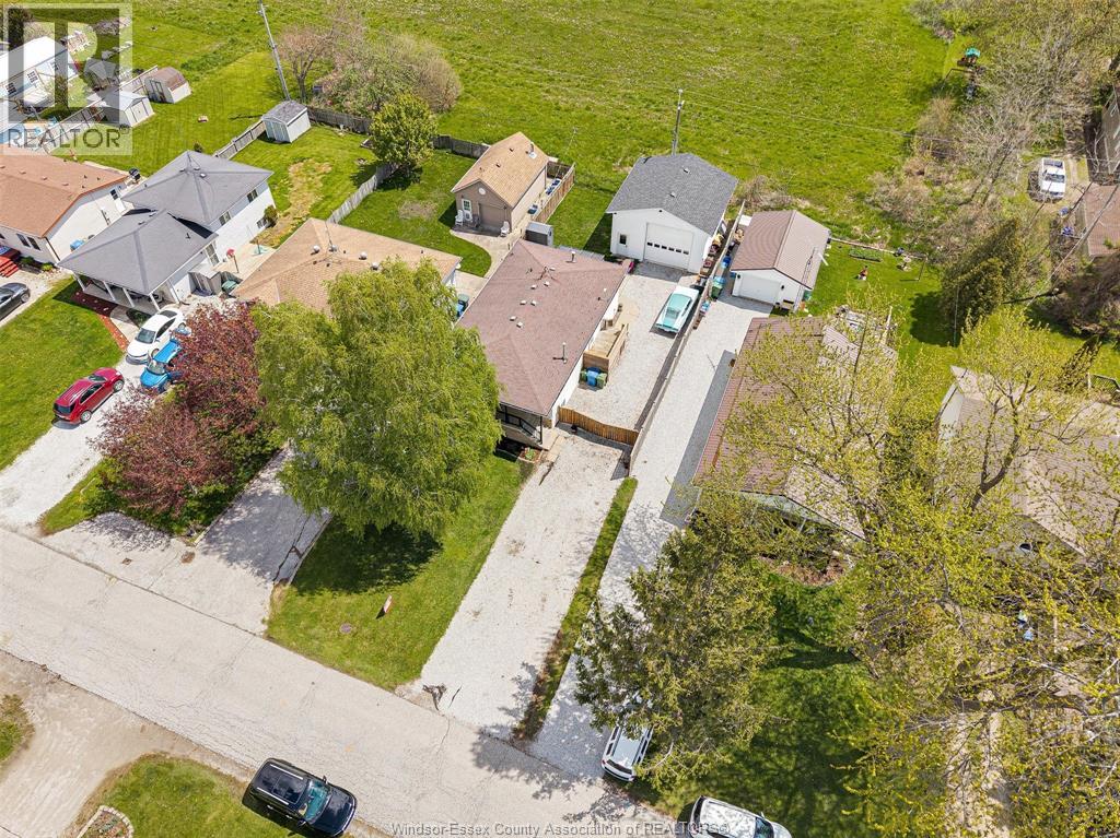 114 GLOUCESTER DRIVE - 33