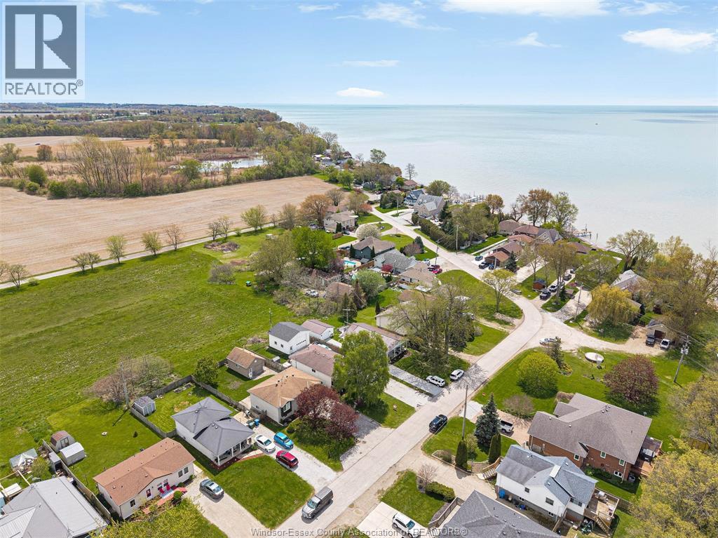 114 GLOUCESTER DRIVE - 35