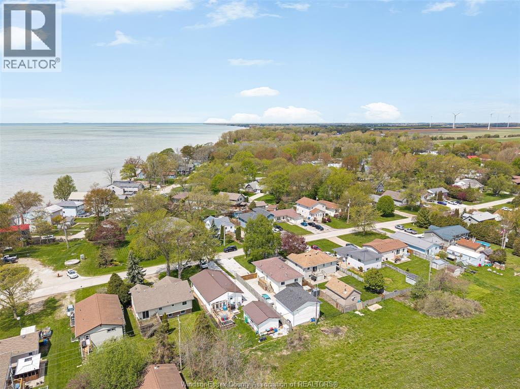 114 GLOUCESTER DRIVE - 36