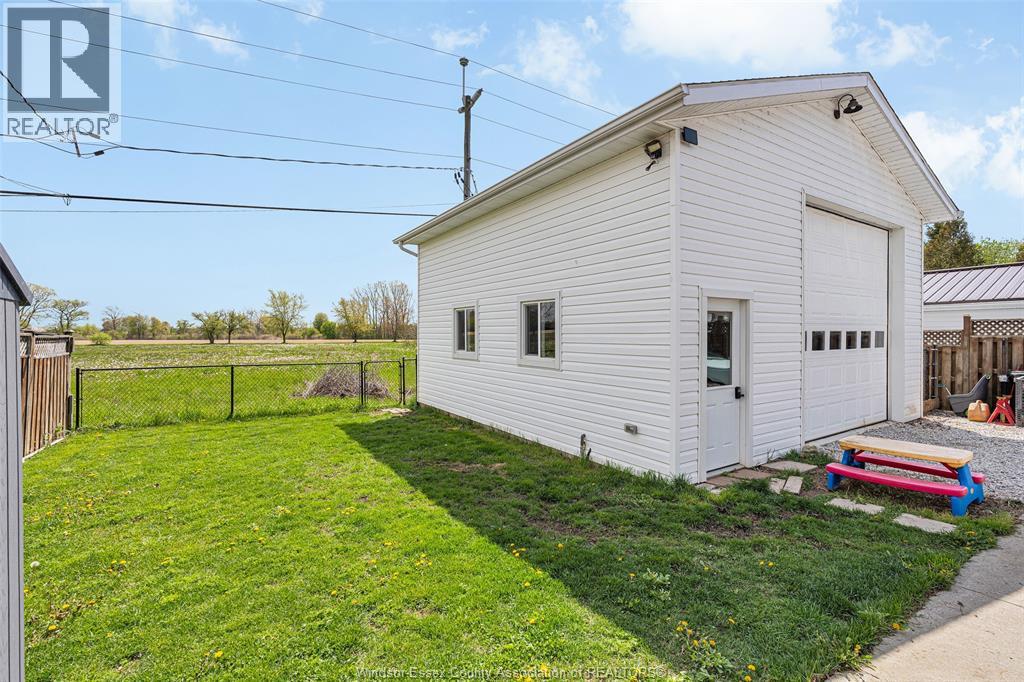 114 GLOUCESTER DRIVE - 4