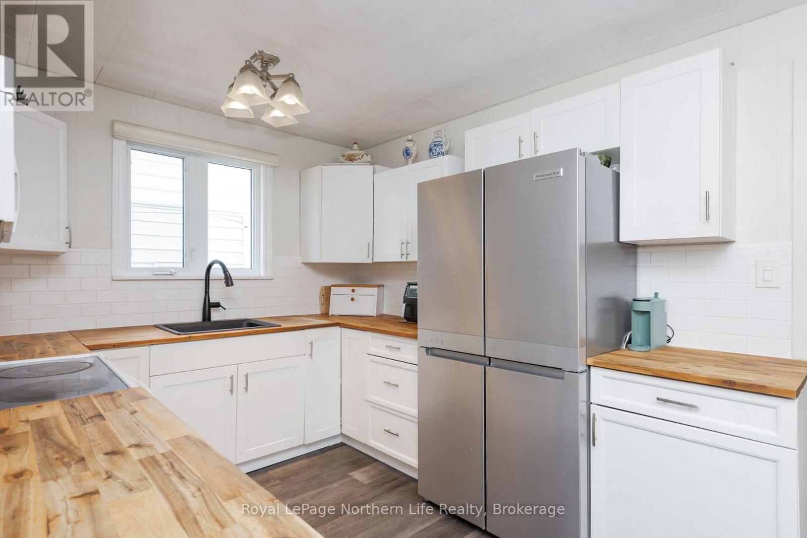 1052 FROST STREET - 11