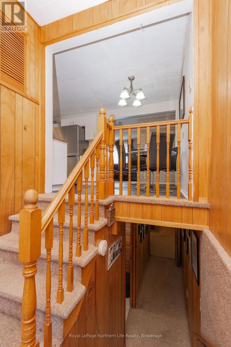 1052 FROST STREET - 23