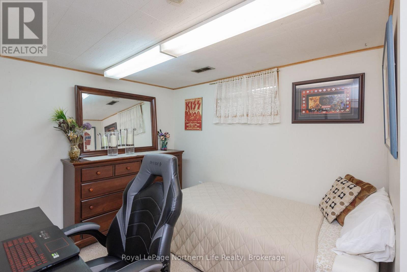 1052 FROST STREET - 28