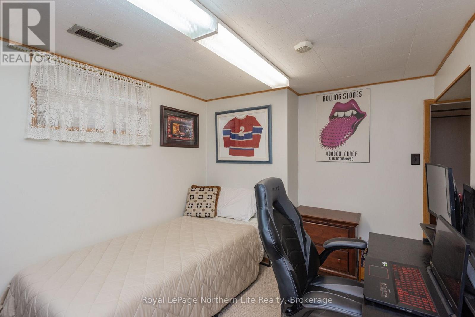 1052 FROST STREET - 29