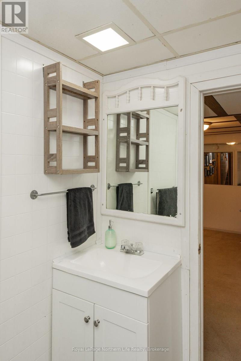 1052 FROST STREET - 32