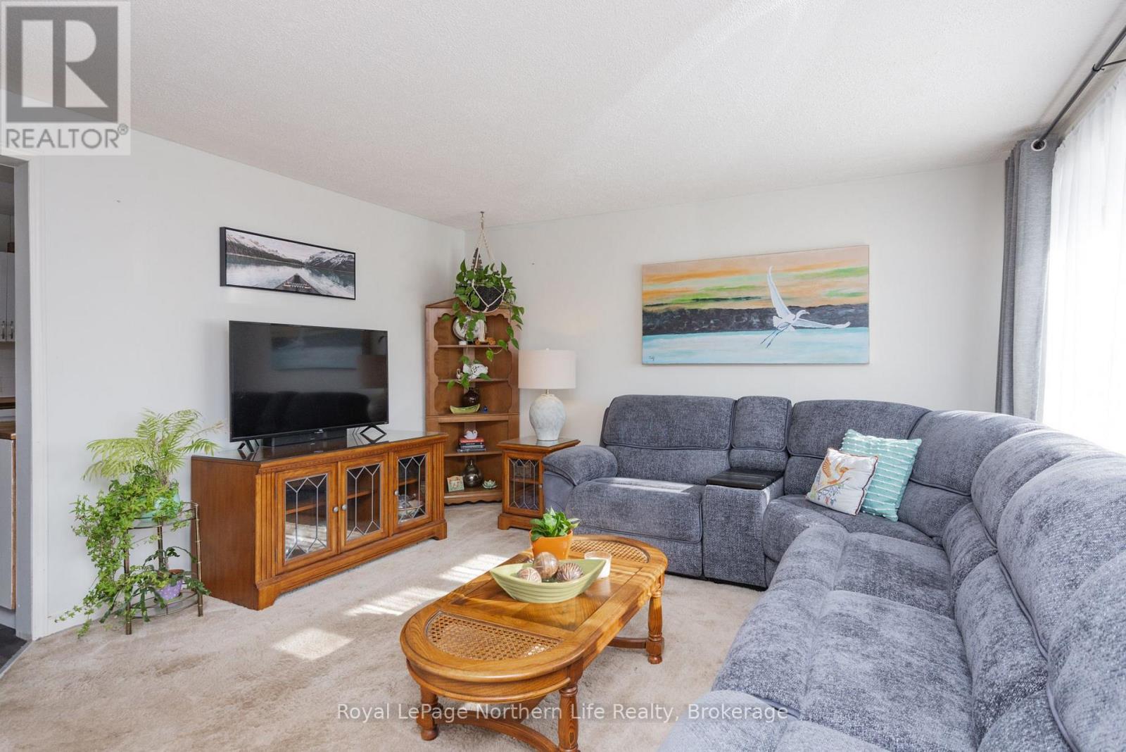 1052 FROST STREET - 7