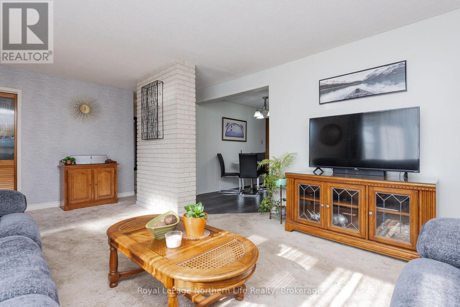1052 FROST STREET - 8