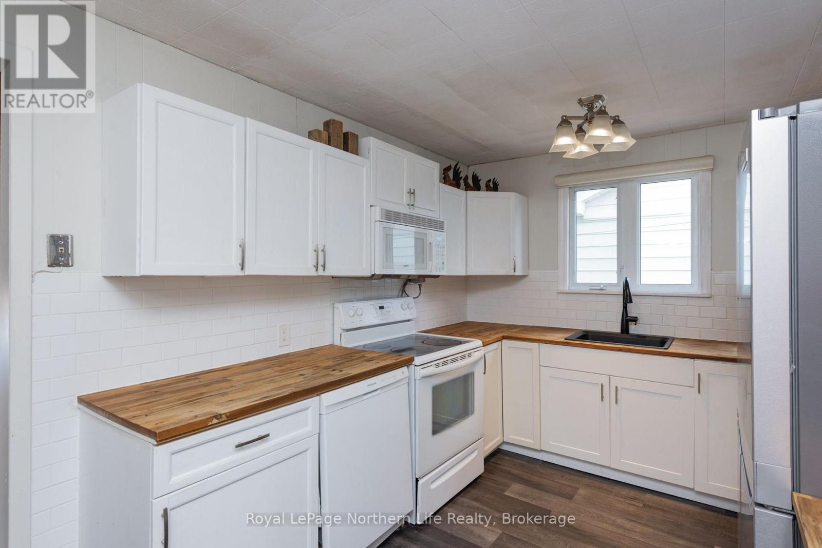 1052 FROST STREET - 9