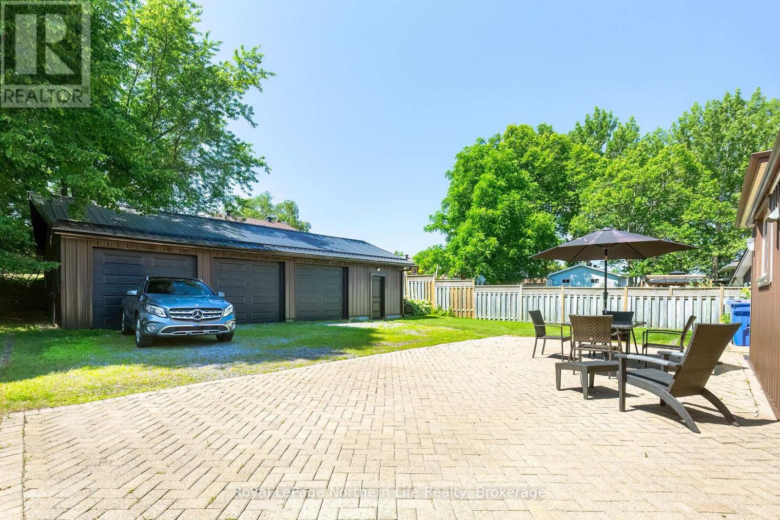 131 COREEN CRESCENT - 2