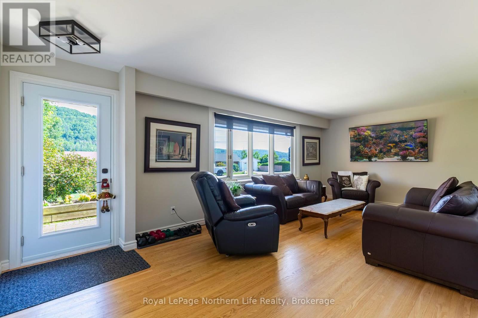 131 COREEN CRESCENT - 9