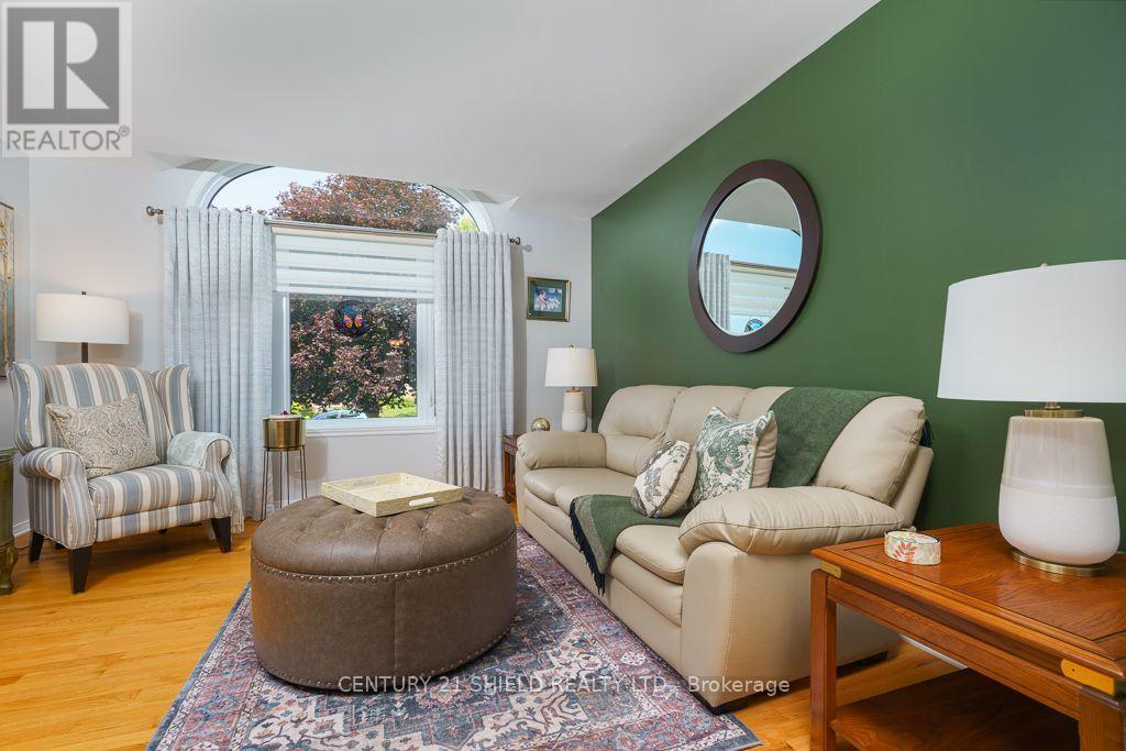 1840 BELVEDERE CRESCENT - 11