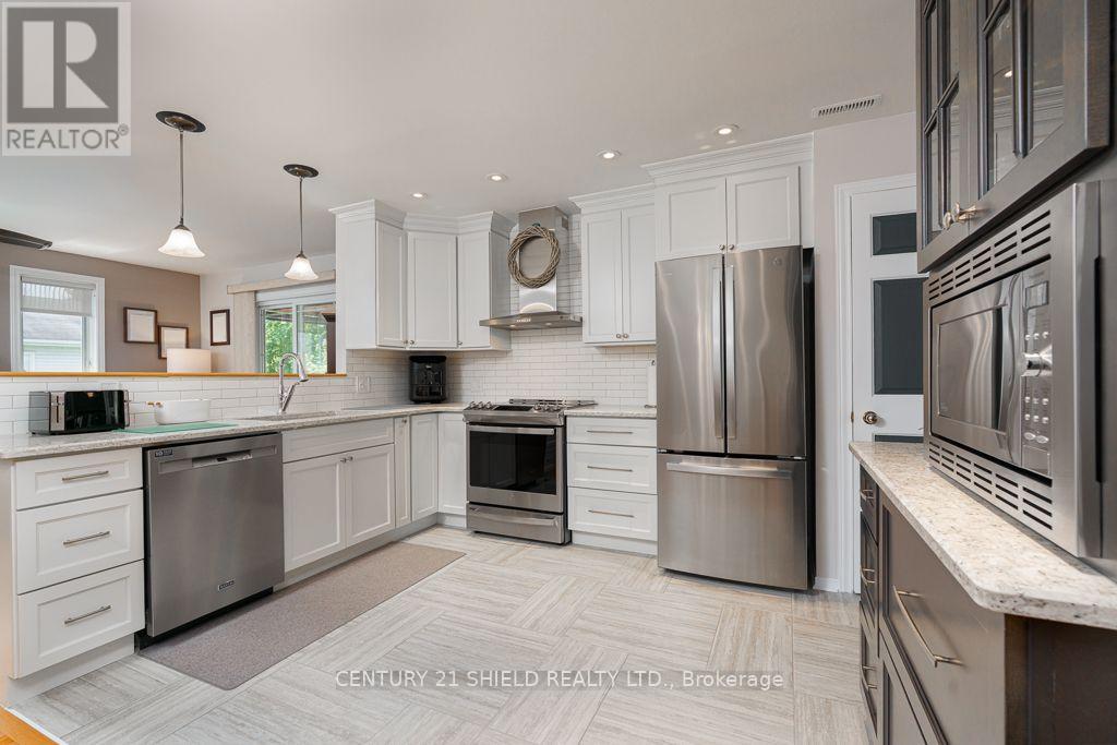 1840 BELVEDERE CRESCENT - 12