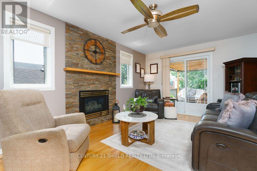 1840 BELVEDERE CRESCENT - 14