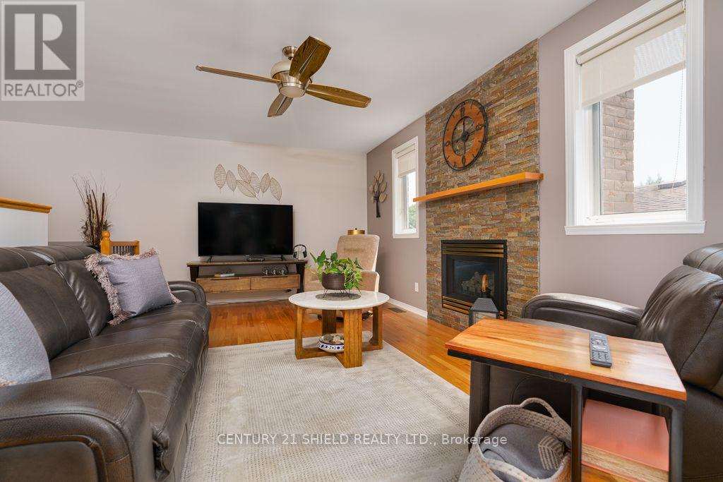 1840 BELVEDERE CRESCENT - 15