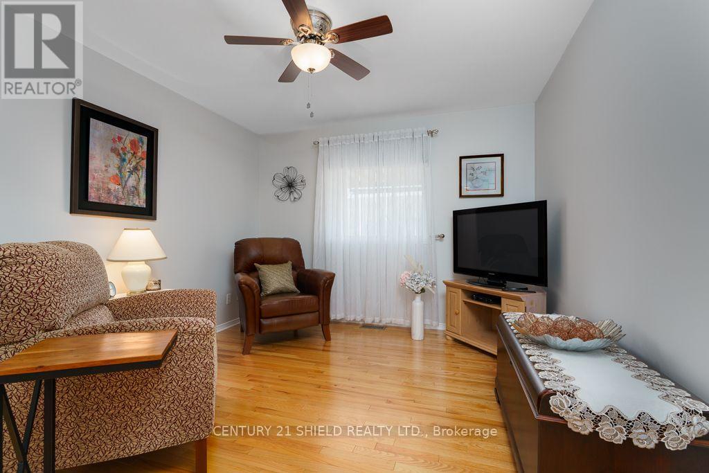 1840 BELVEDERE CRESCENT - 16