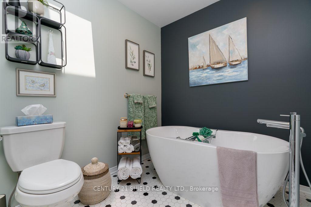 1840 BELVEDERE CRESCENT - 19