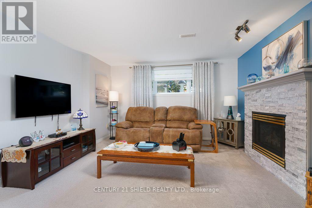 1840 BELVEDERE CRESCENT - 21